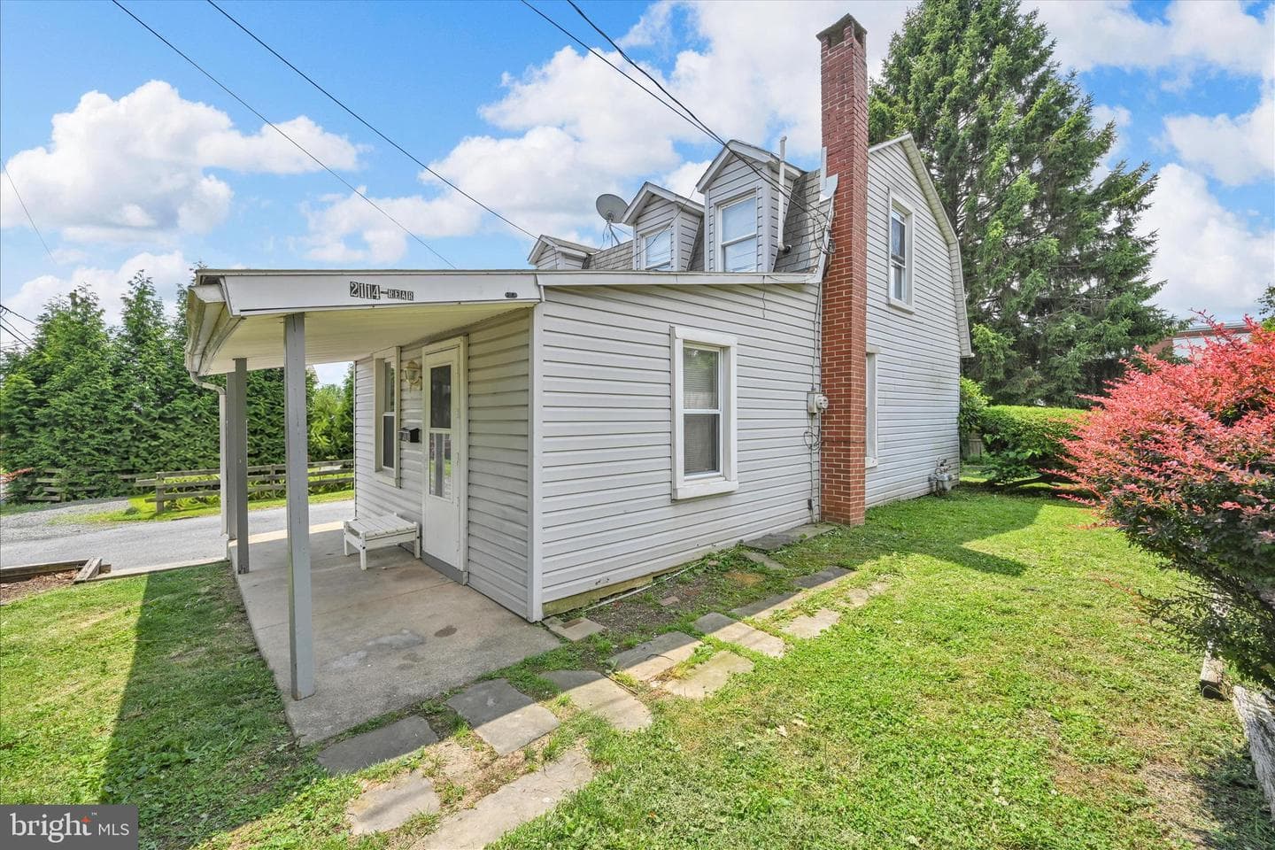 2114 Spring photo 3