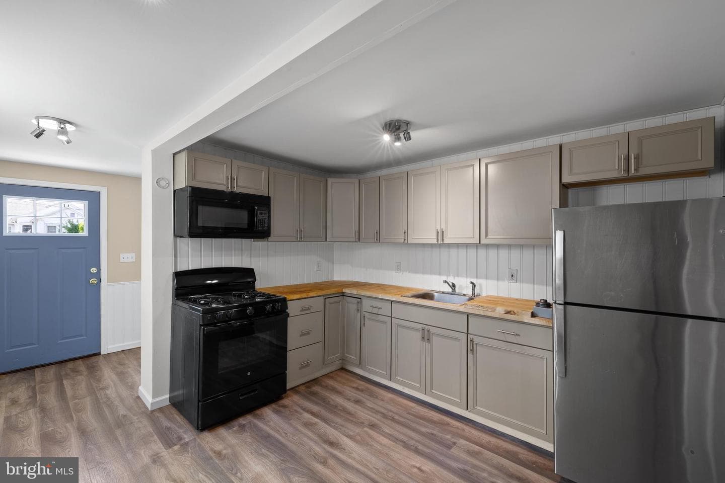 218 Cinder Street photo 10