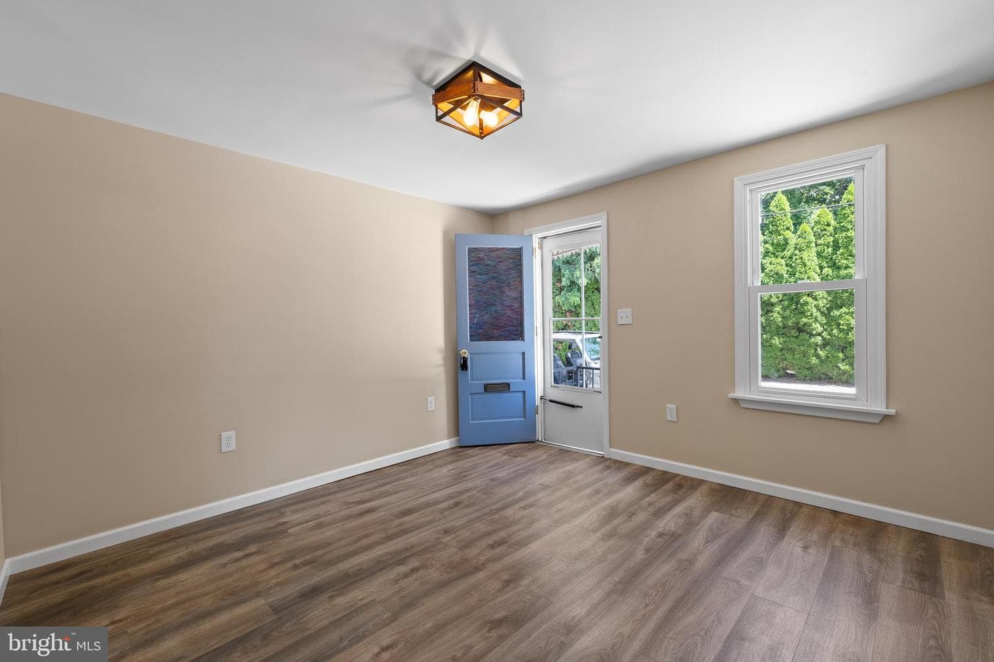 218 Cinder Street photo 4