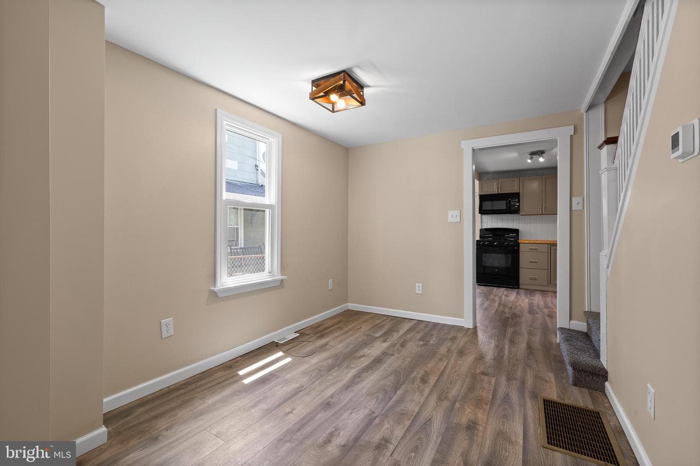 218 Cinder Street photo 5