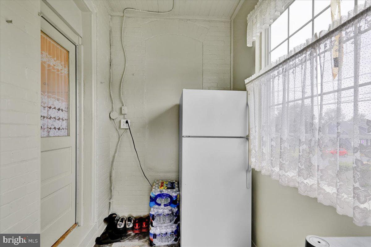 433 Eisenbrown Street photo 16