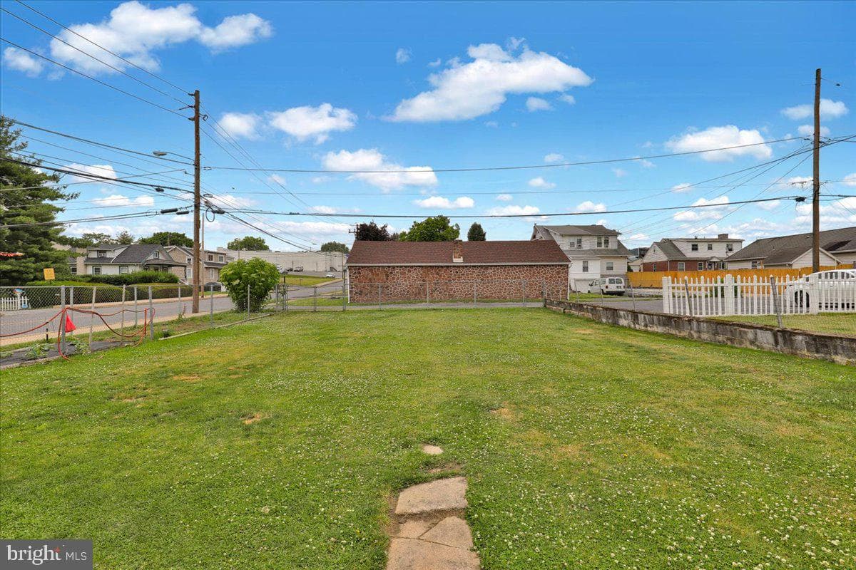 433 Eisenbrown Street photo 37