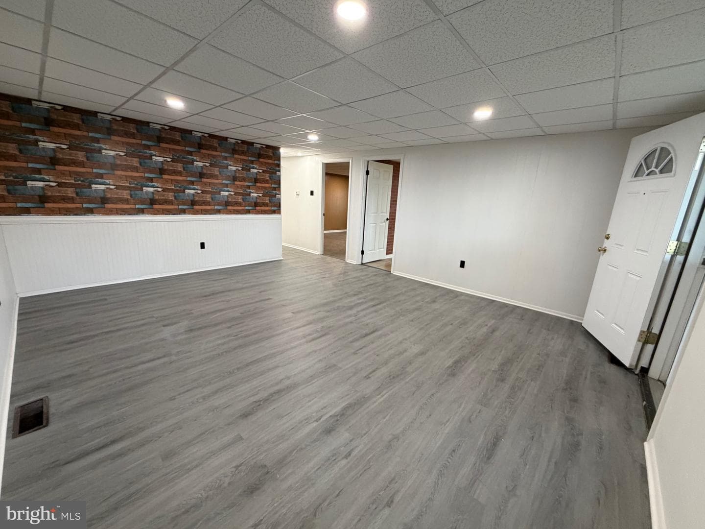648 N Reading Avenue N photo 12
