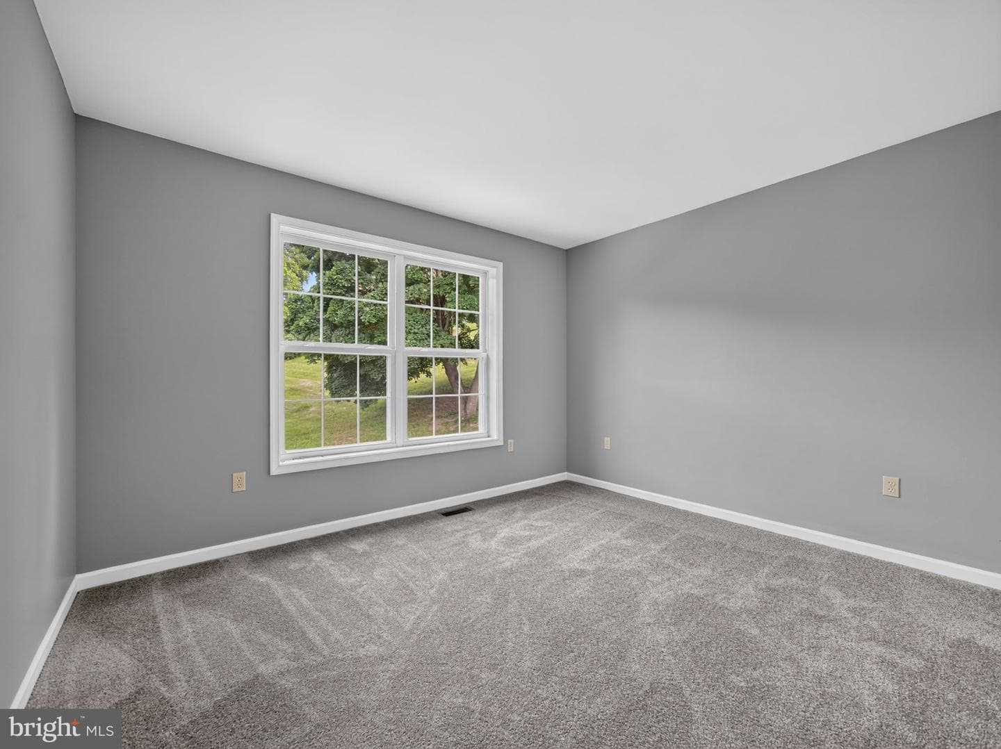 649 S Reading Avenue photo 19