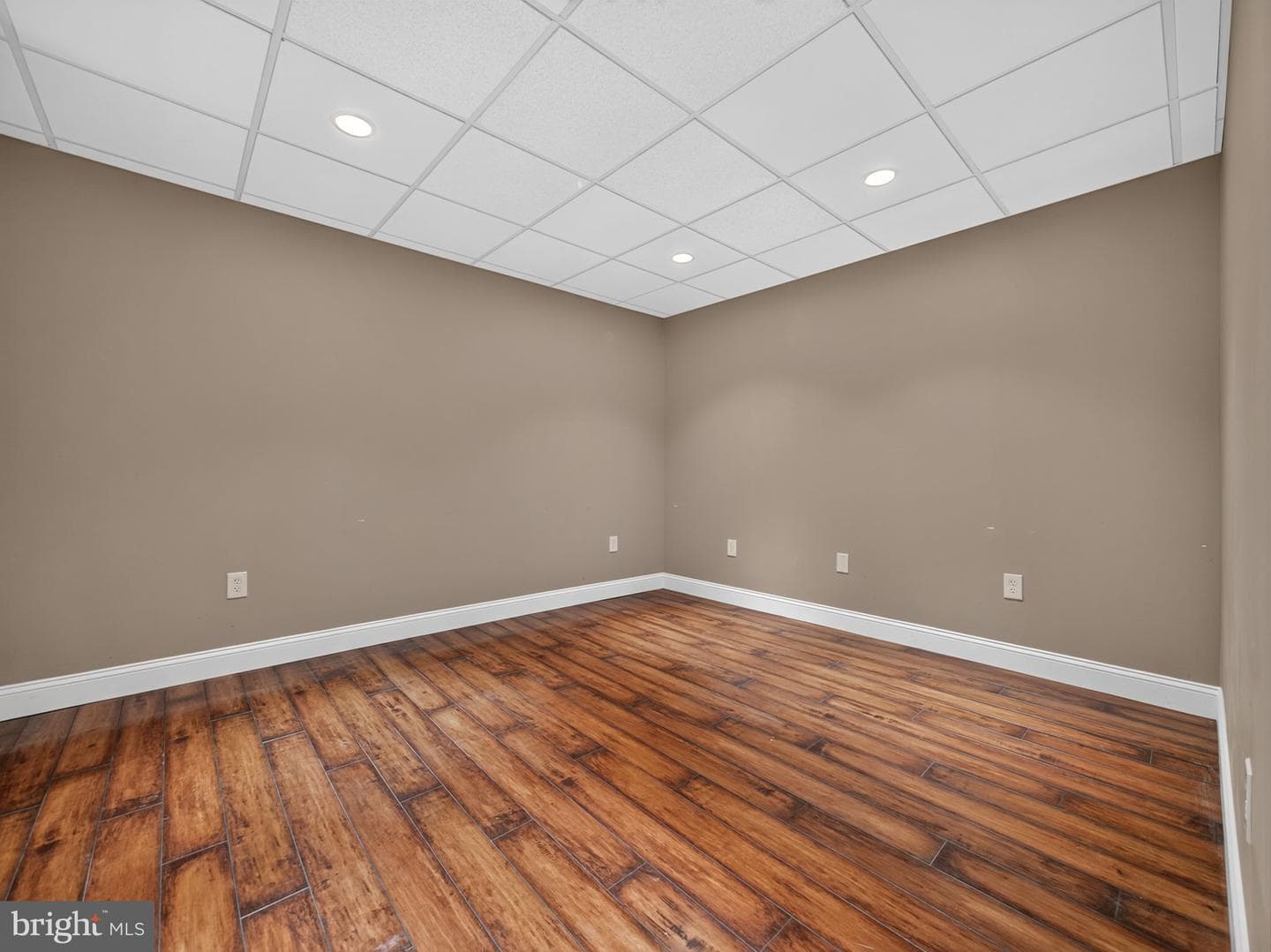 649 S Reading Avenue photo 24