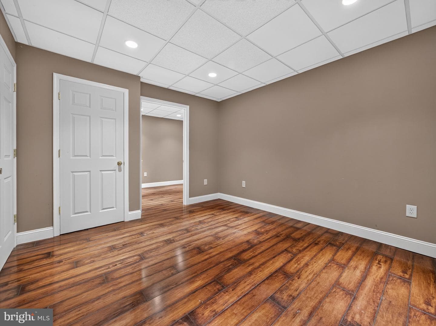649 S Reading Avenue photo 26