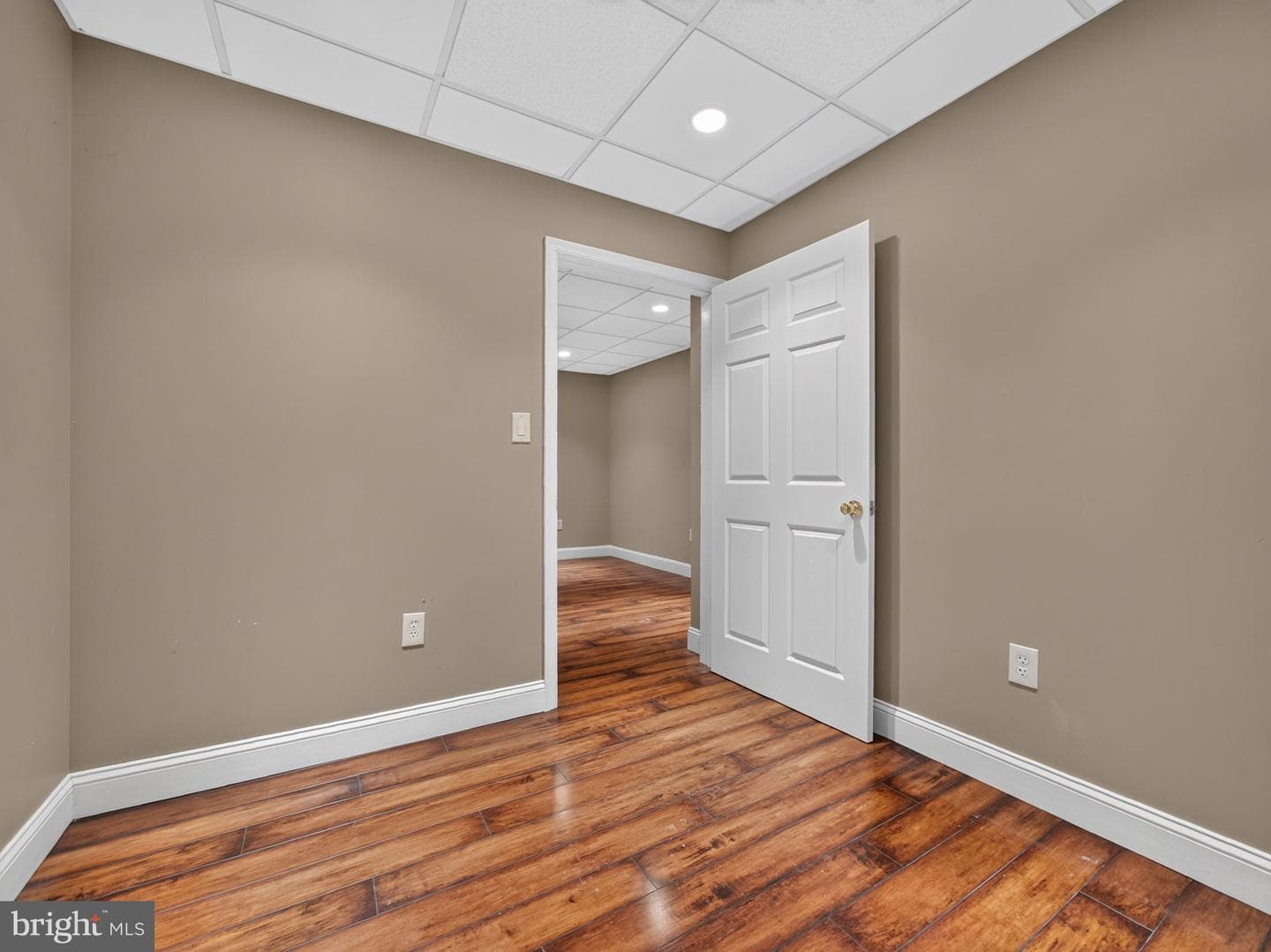 649 S Reading Avenue photo 28