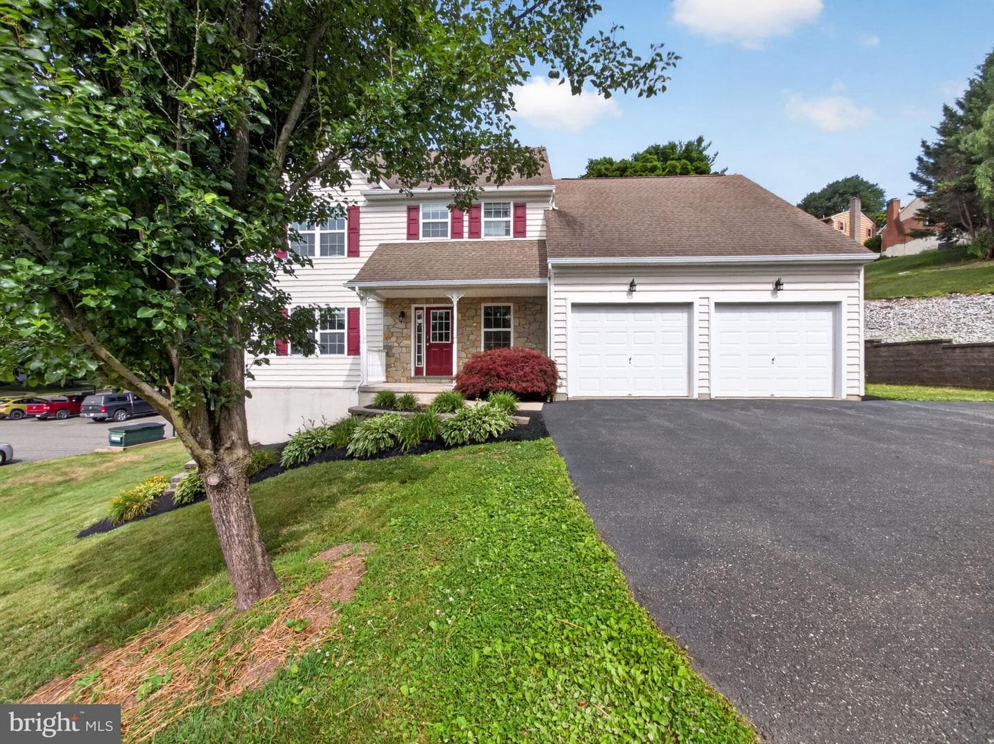 649 S Reading Avenue photo 32