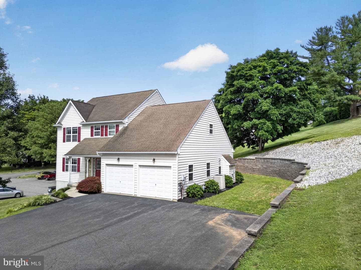 649 S Reading Avenue photo 35