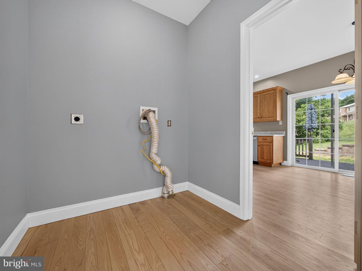 649 S Reading Avenue photo 39