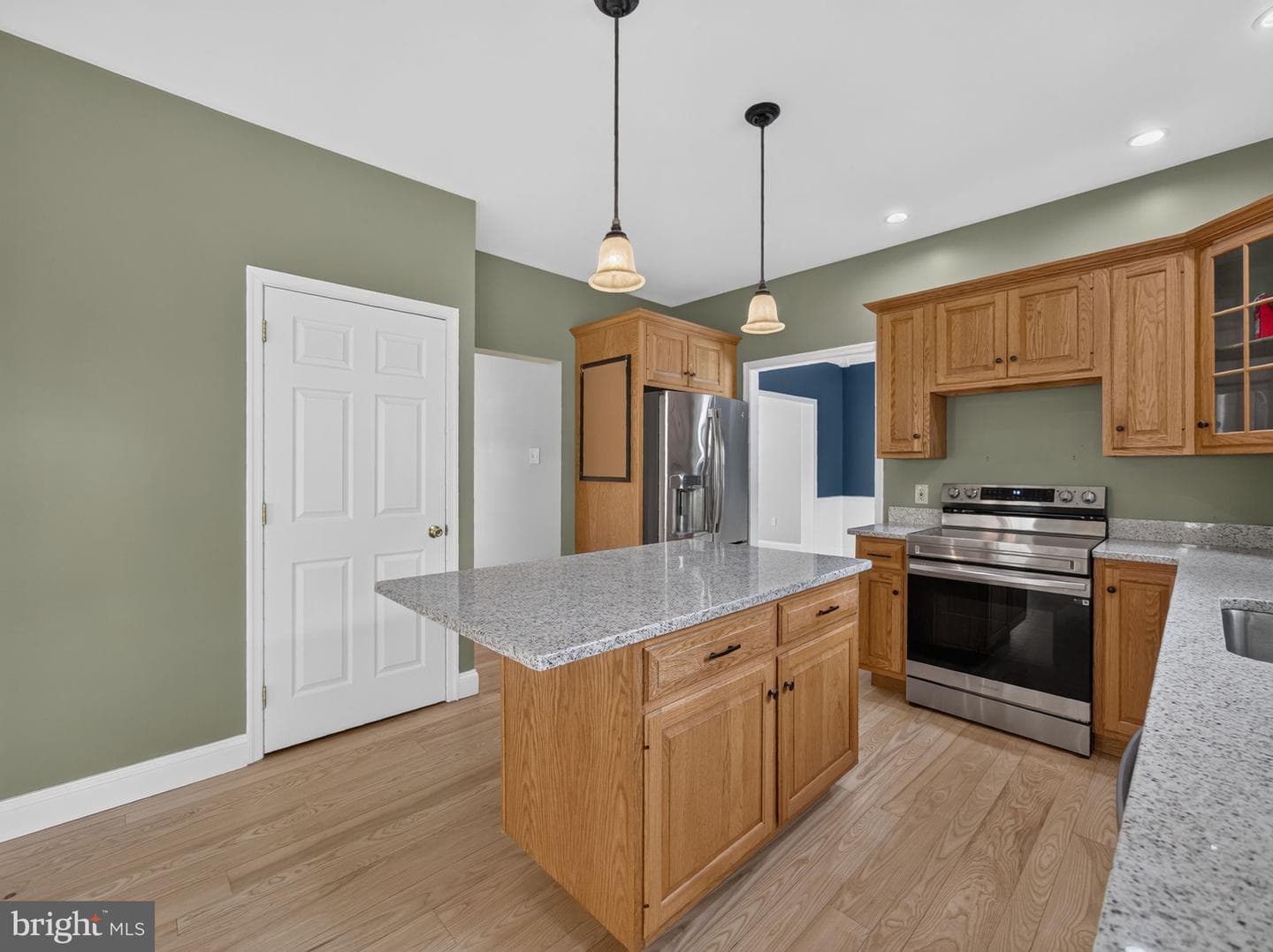 649 S Reading Avenue photo 47