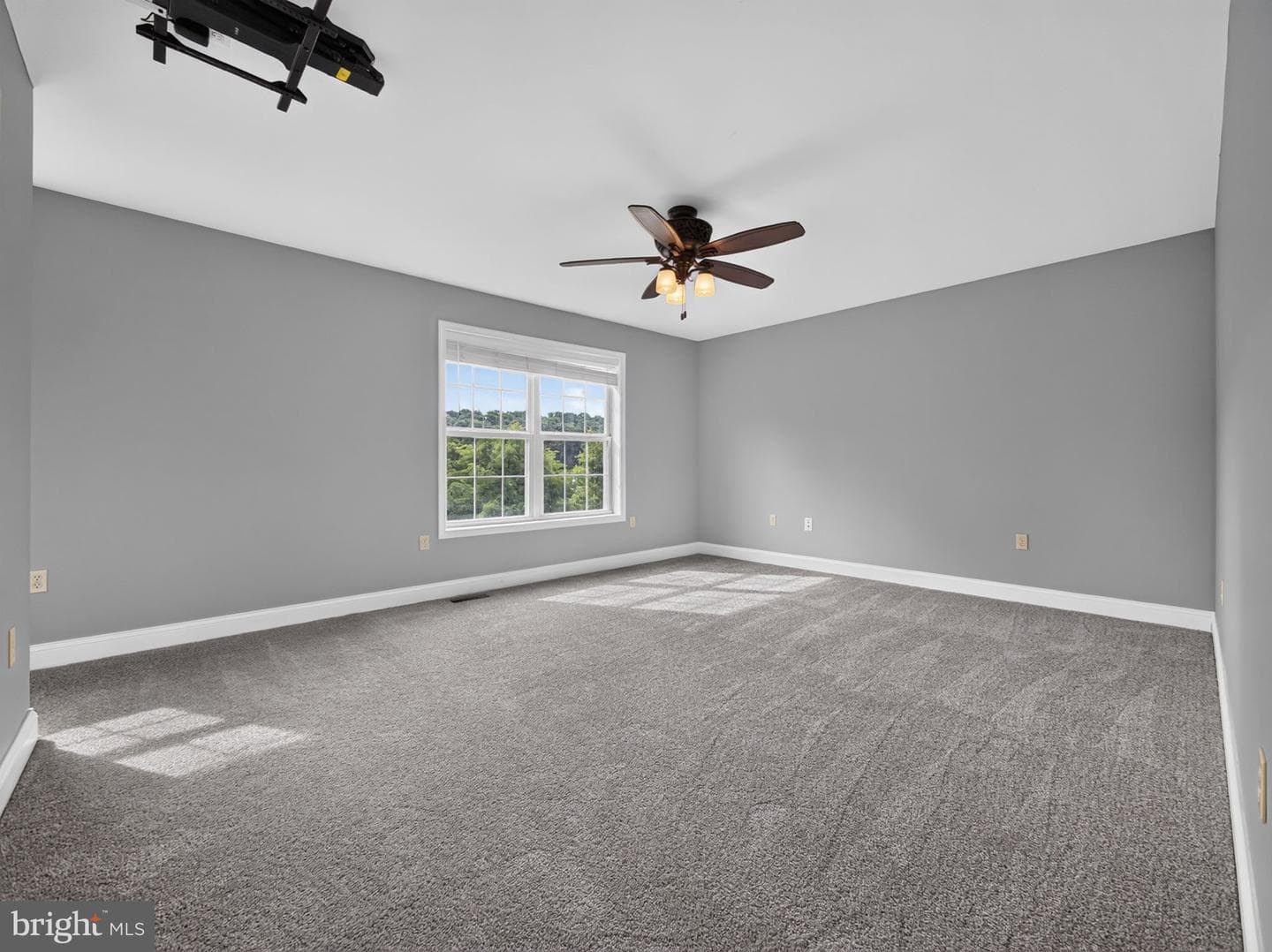 649 S Reading Avenue photo 52