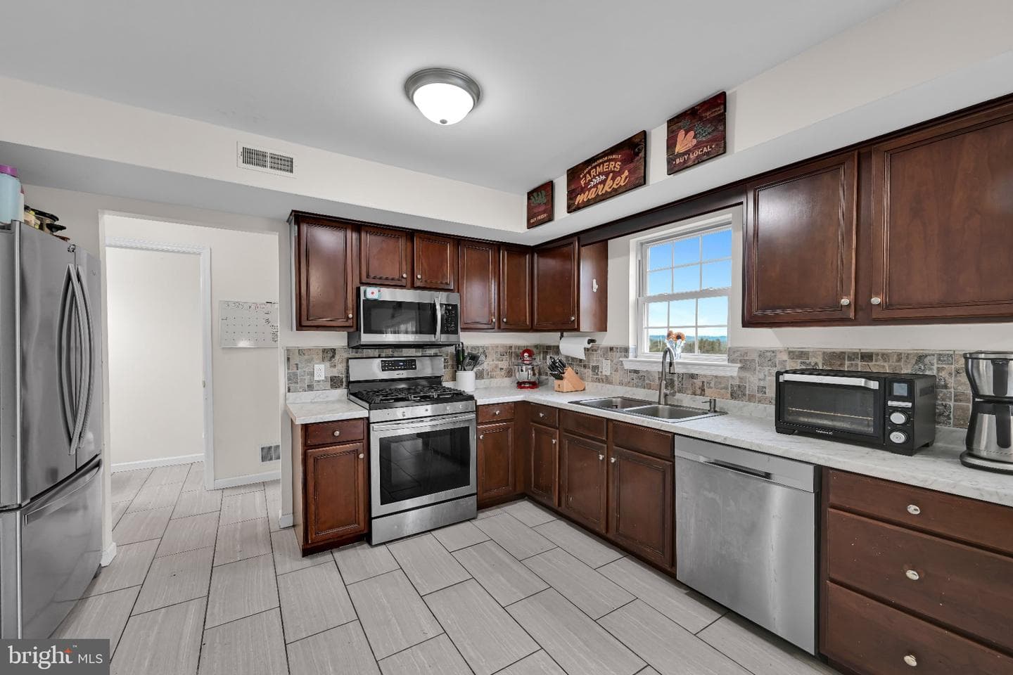 387 Oneida Drive photo 8
