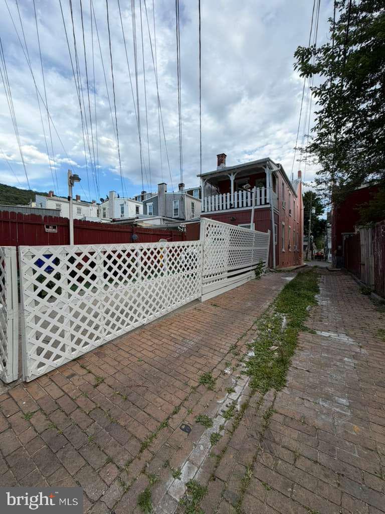 1133 Douglass St photo 5