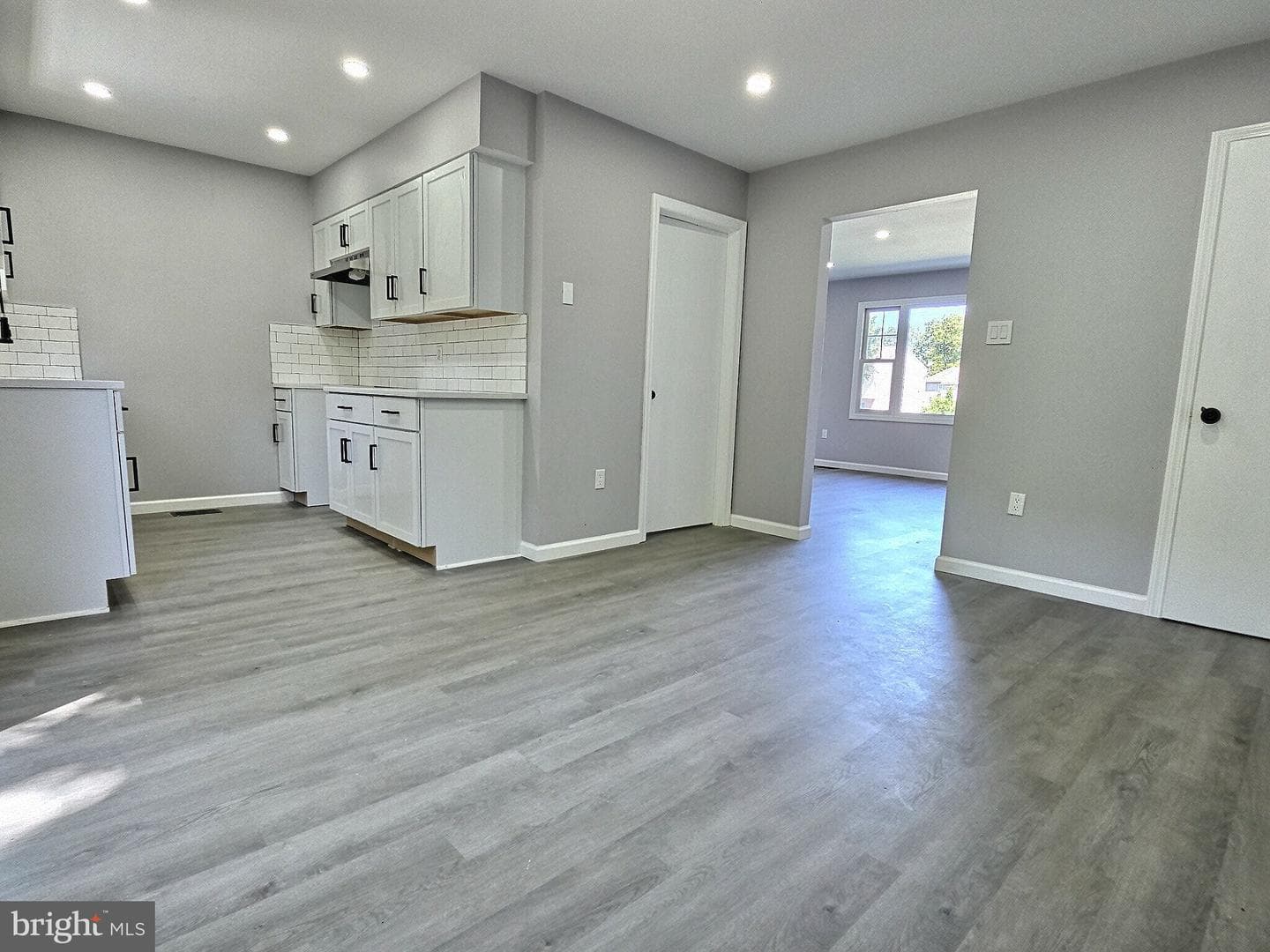 530 E Linden Street photo 21