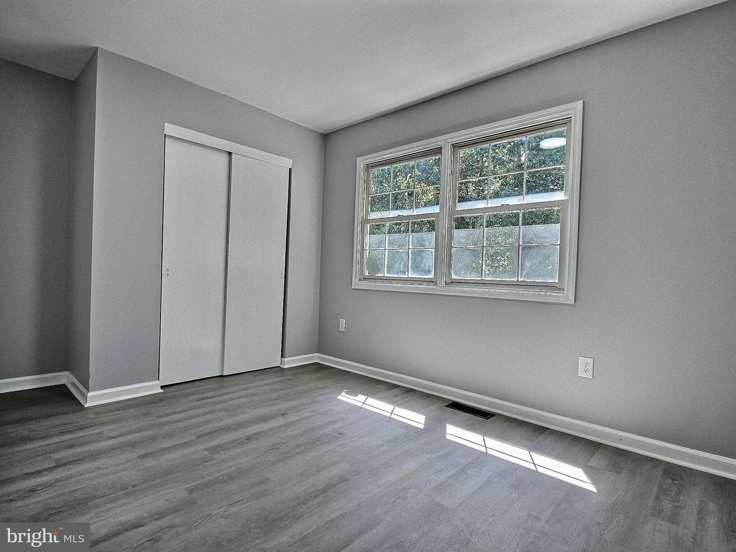 530 E Linden Street photo 32