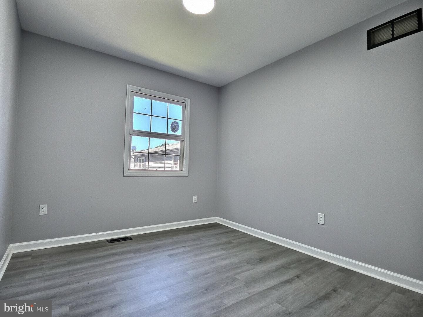 530 E Linden Street photo 34