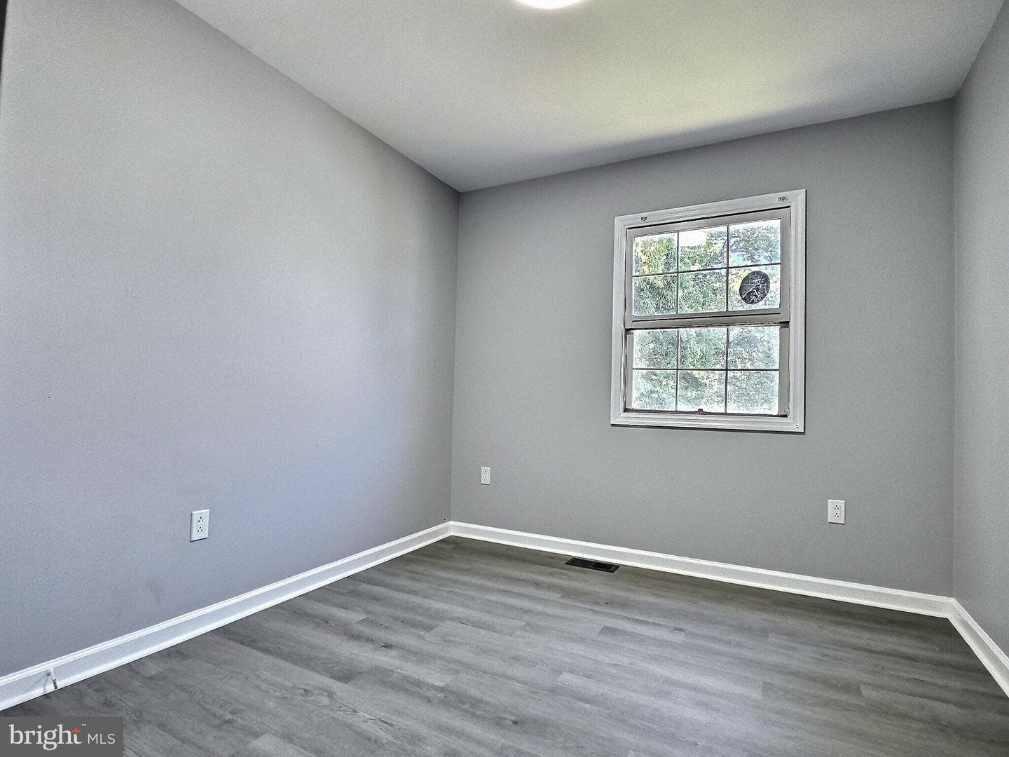 530 E Linden Street photo 36
