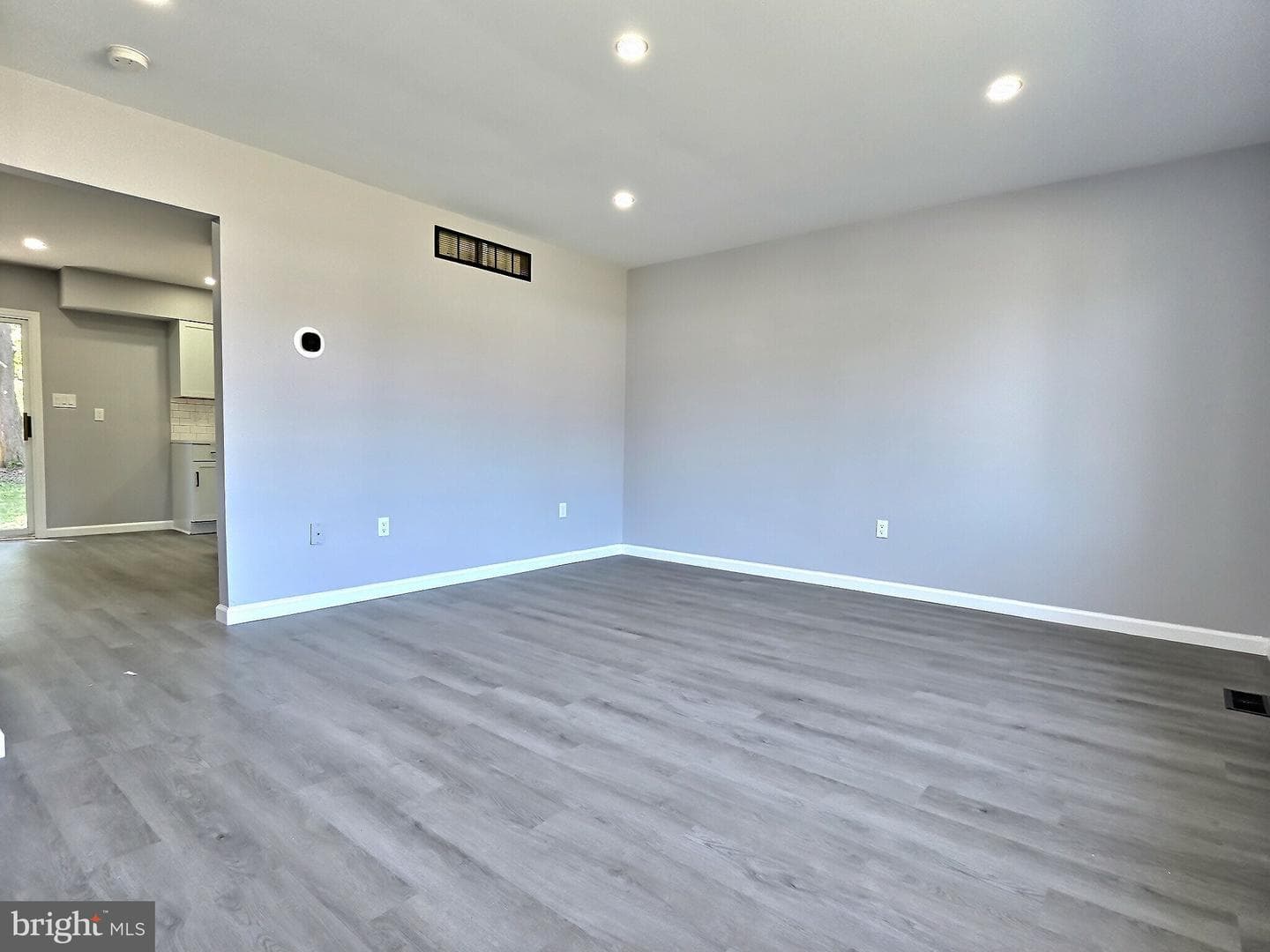 530 E Linden Street photo 6