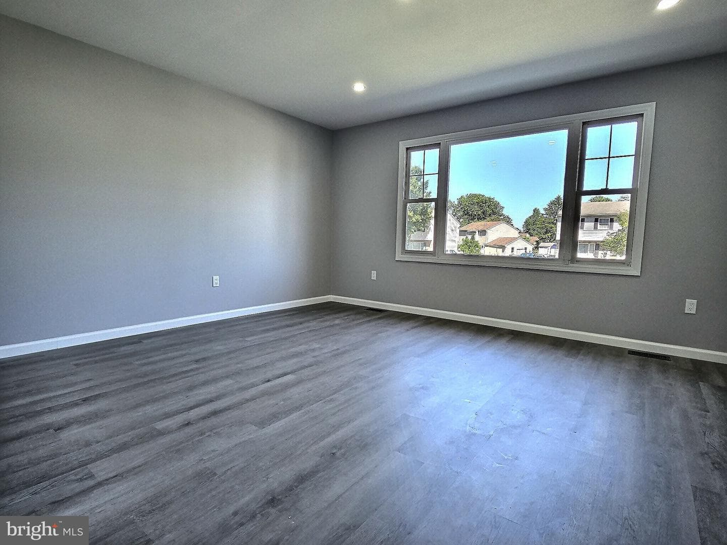 530 E Linden Street photo 8