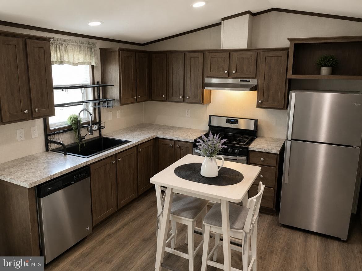 306 Hampshire Avenue photo 3