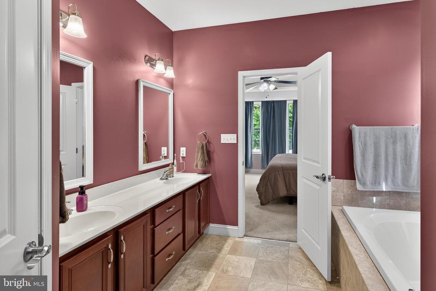 105 Woods Edge Drive photo 34