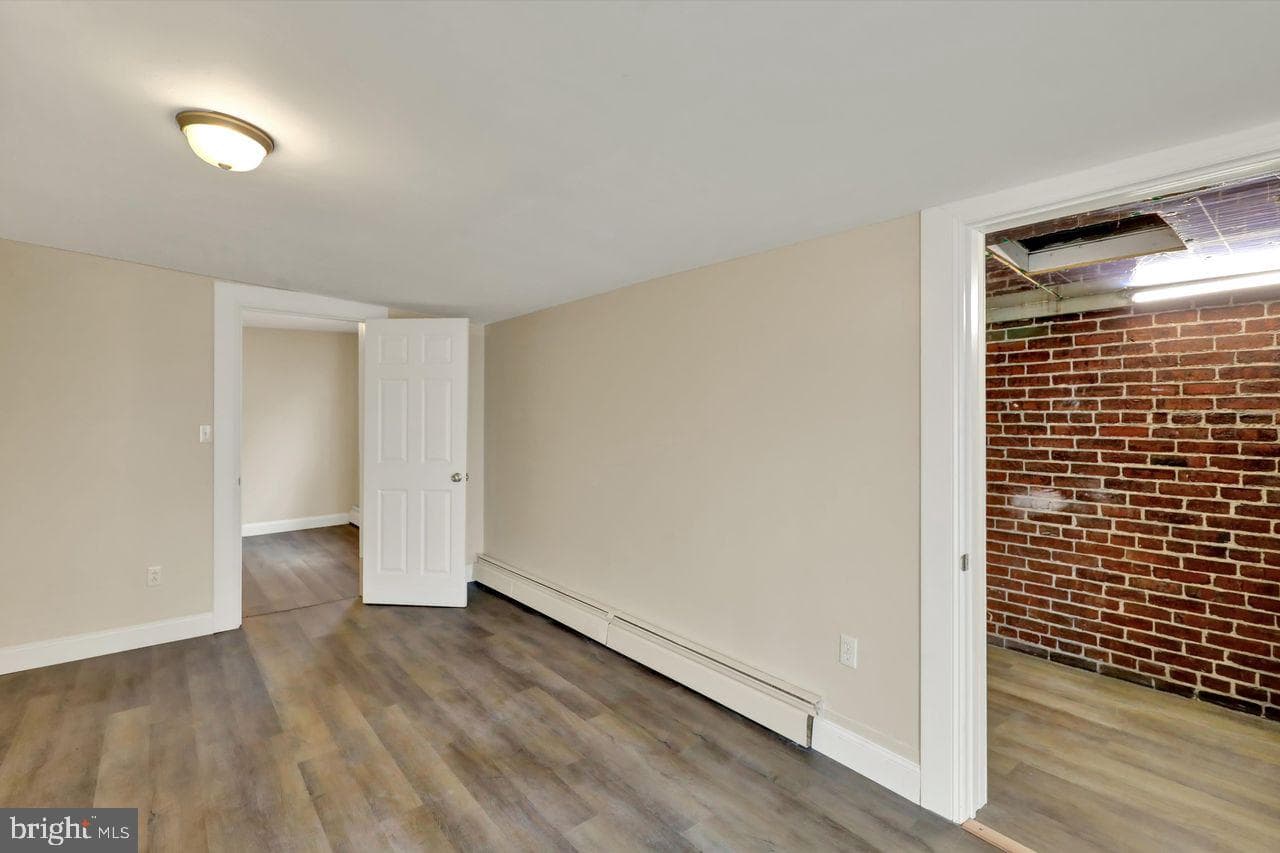 31 W Washington Street photo 18