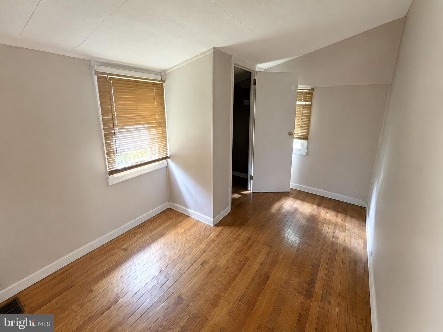 1309 W Philadelphia Ave photo 5