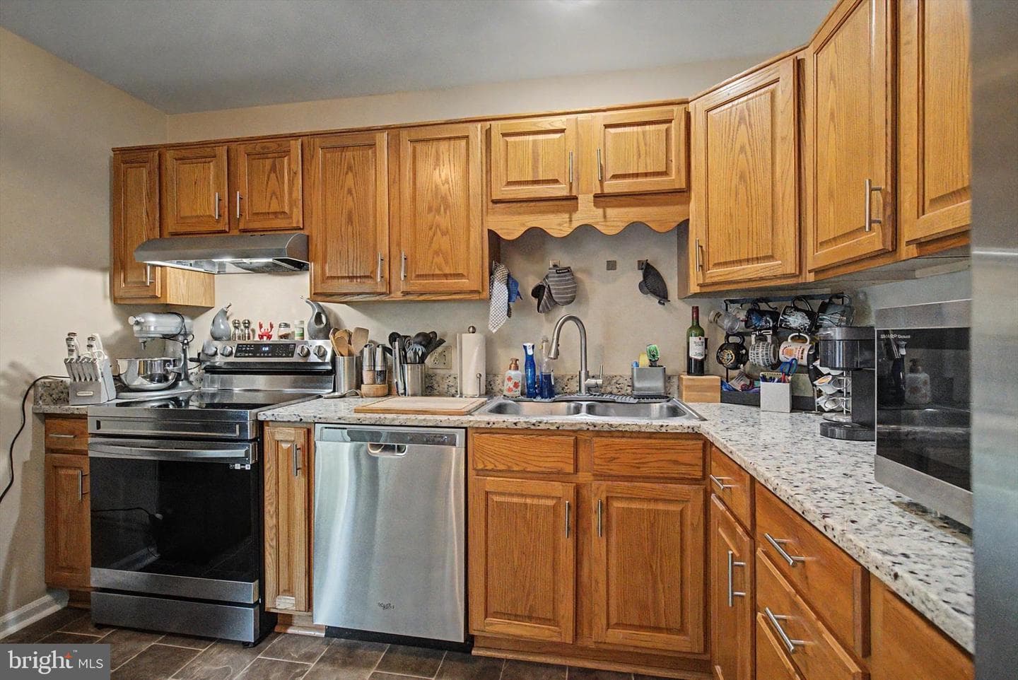 426 Grove Avenue photo 12