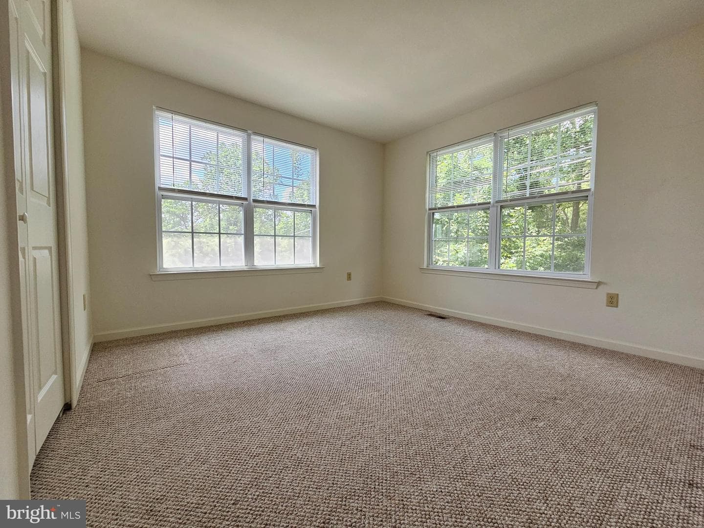 1 Emily Court photo 27