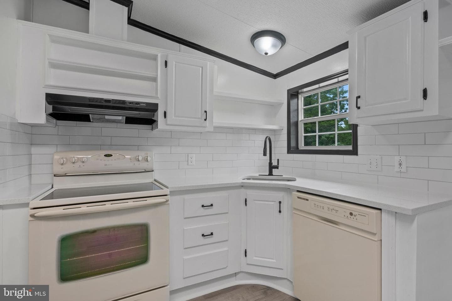 138 Heister Road photo 9