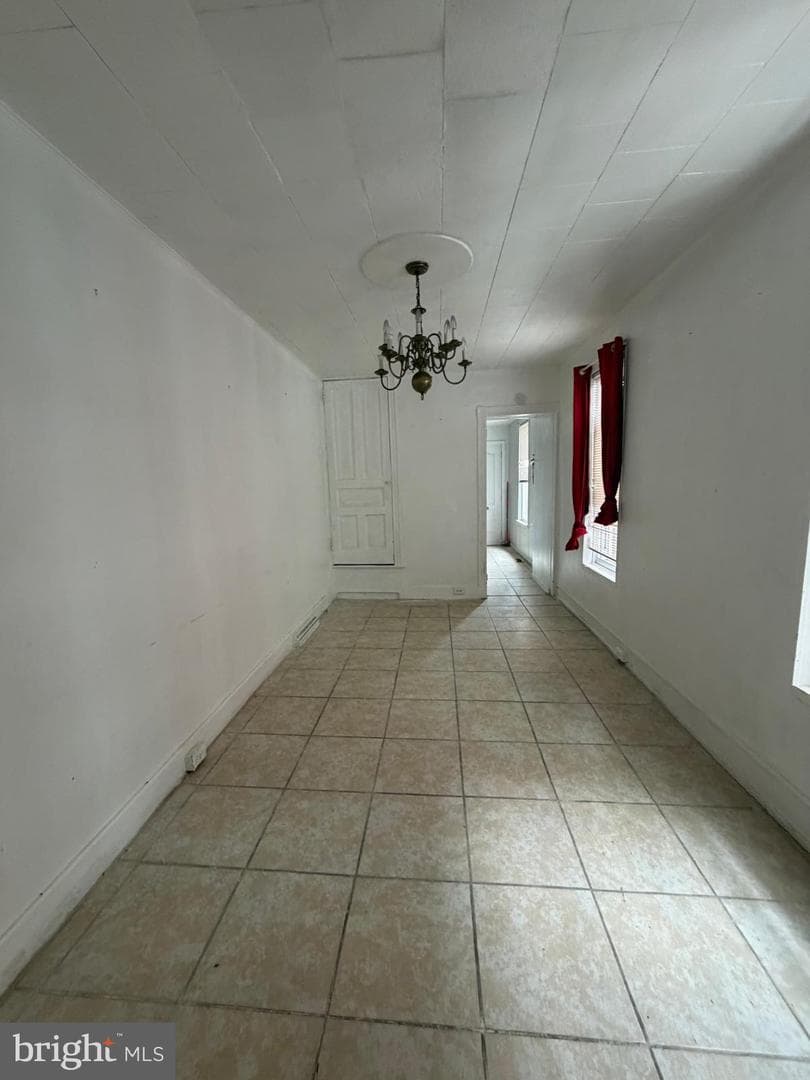 322 W Douglass St photo 3