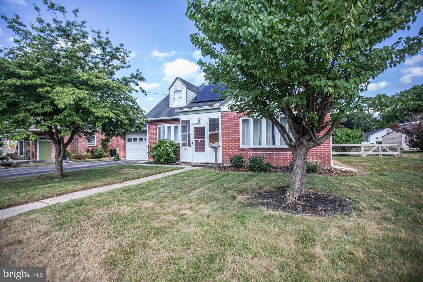 207 N Linden Street photo 3