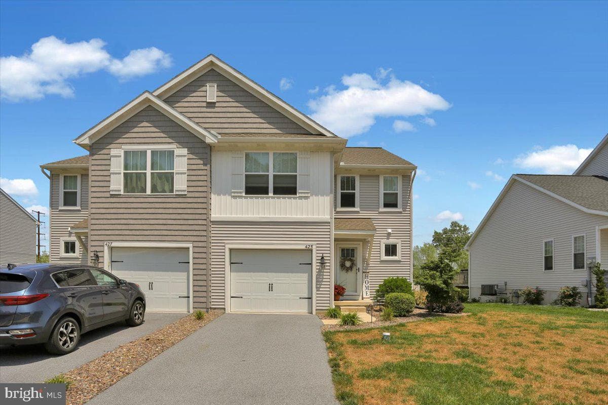 425 Smokering Drive, Robesonia