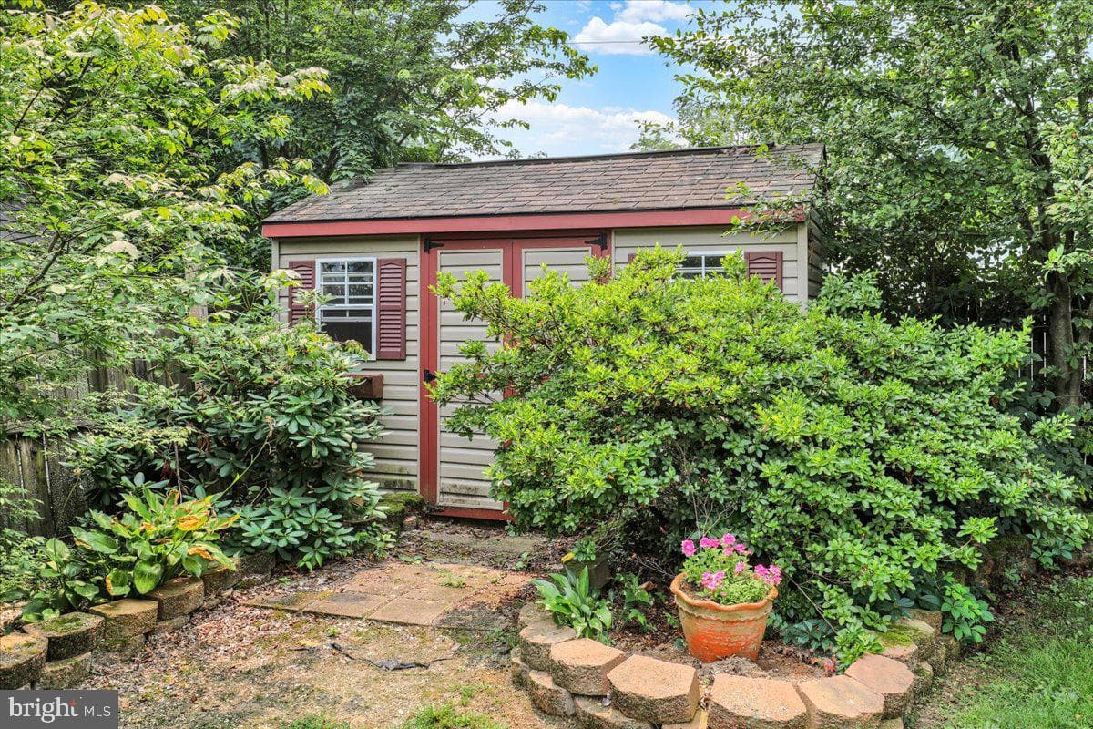 2314 Reading Boulevard photo 35