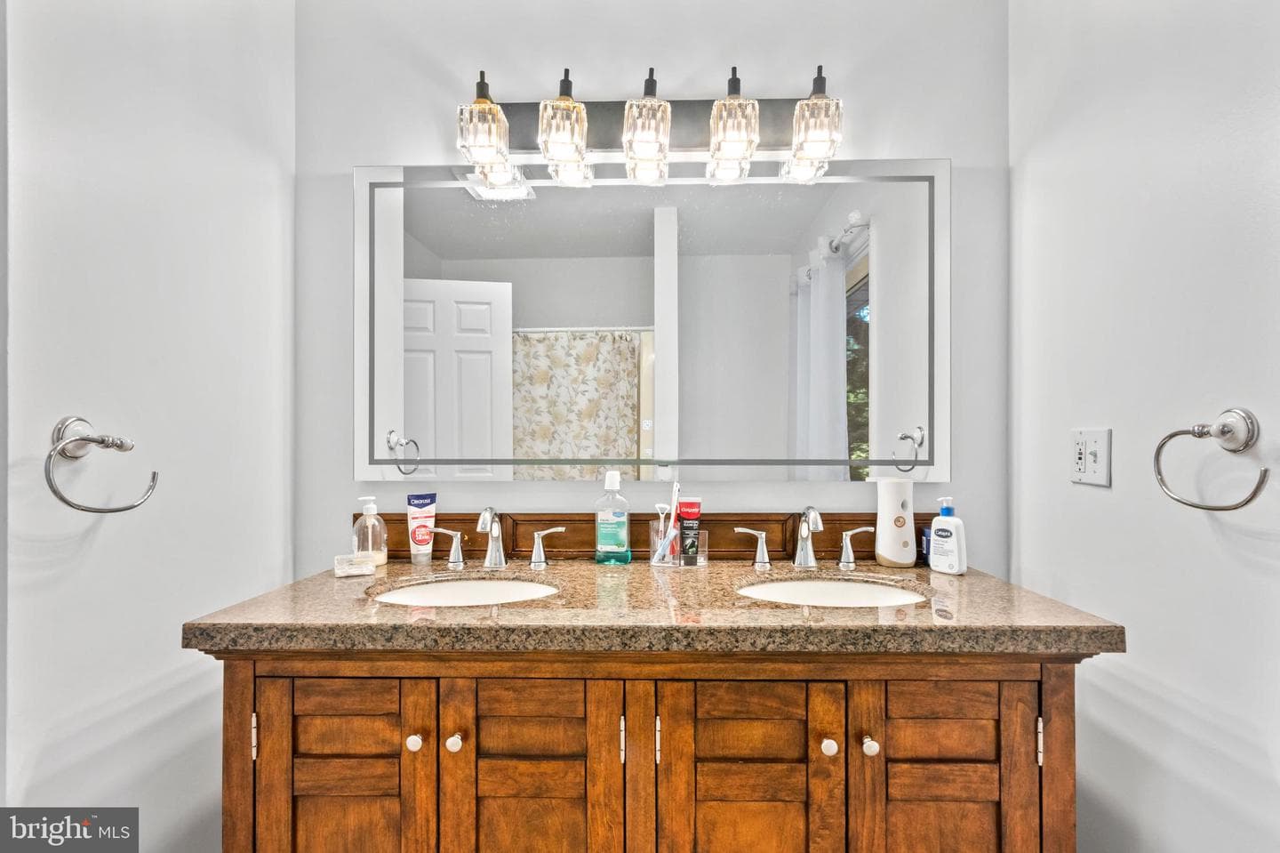 3 Hessian Boulevard photo 40