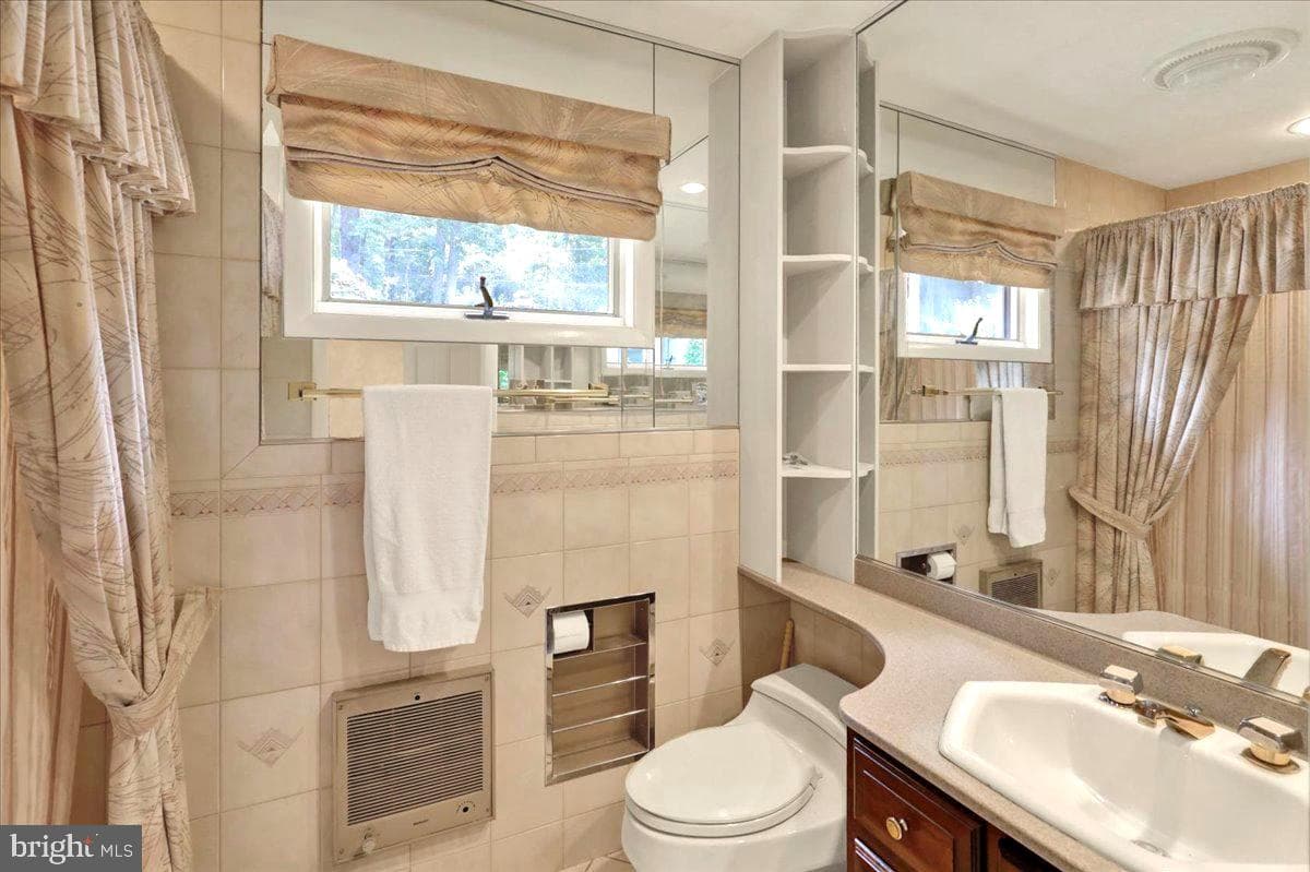 126 W Neversink Road photo 26