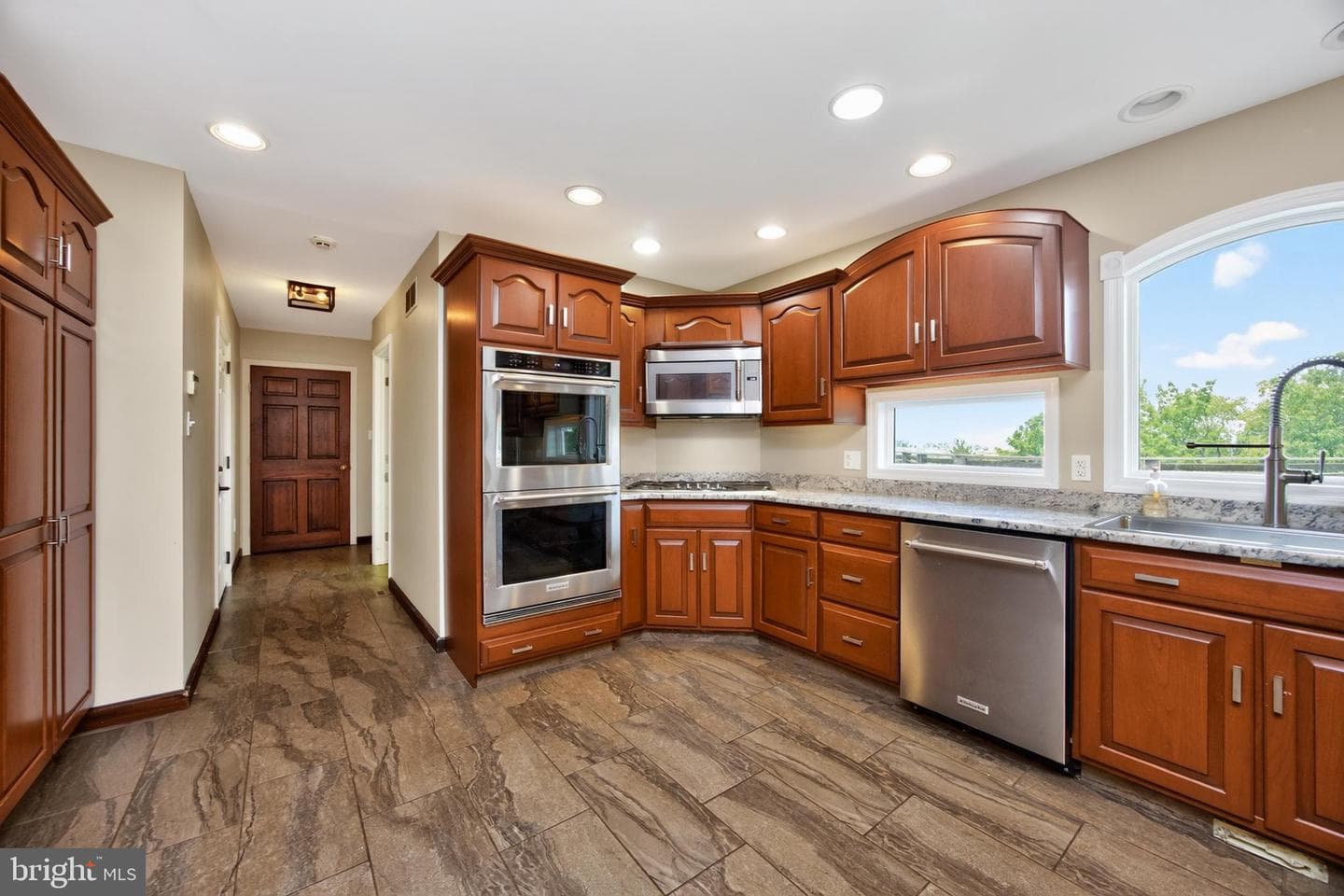24 Lehmann Drive photo 8