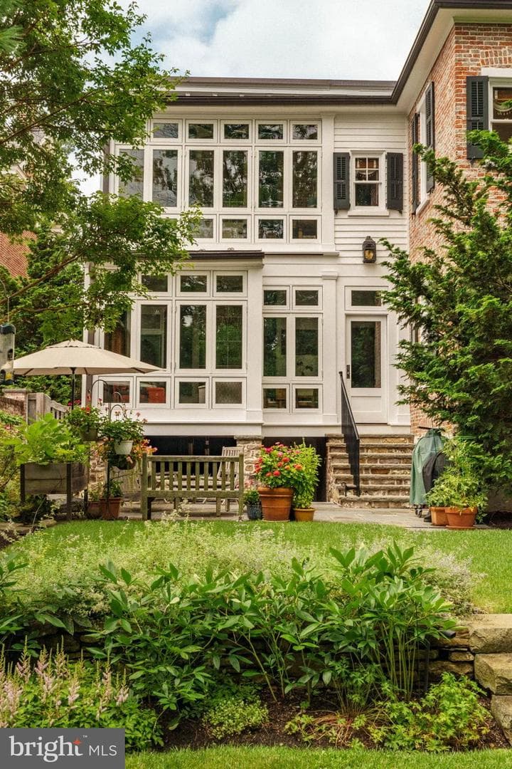 146 E Court Street photo 29