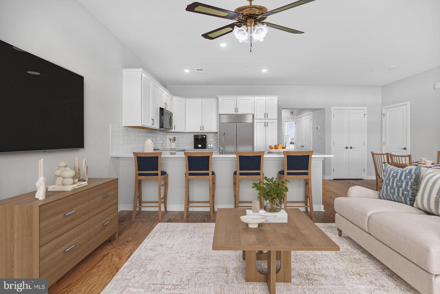 10 Ivy Lane photo 2
