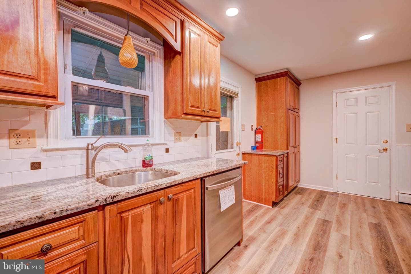 402 Larchwood Ave photo 14