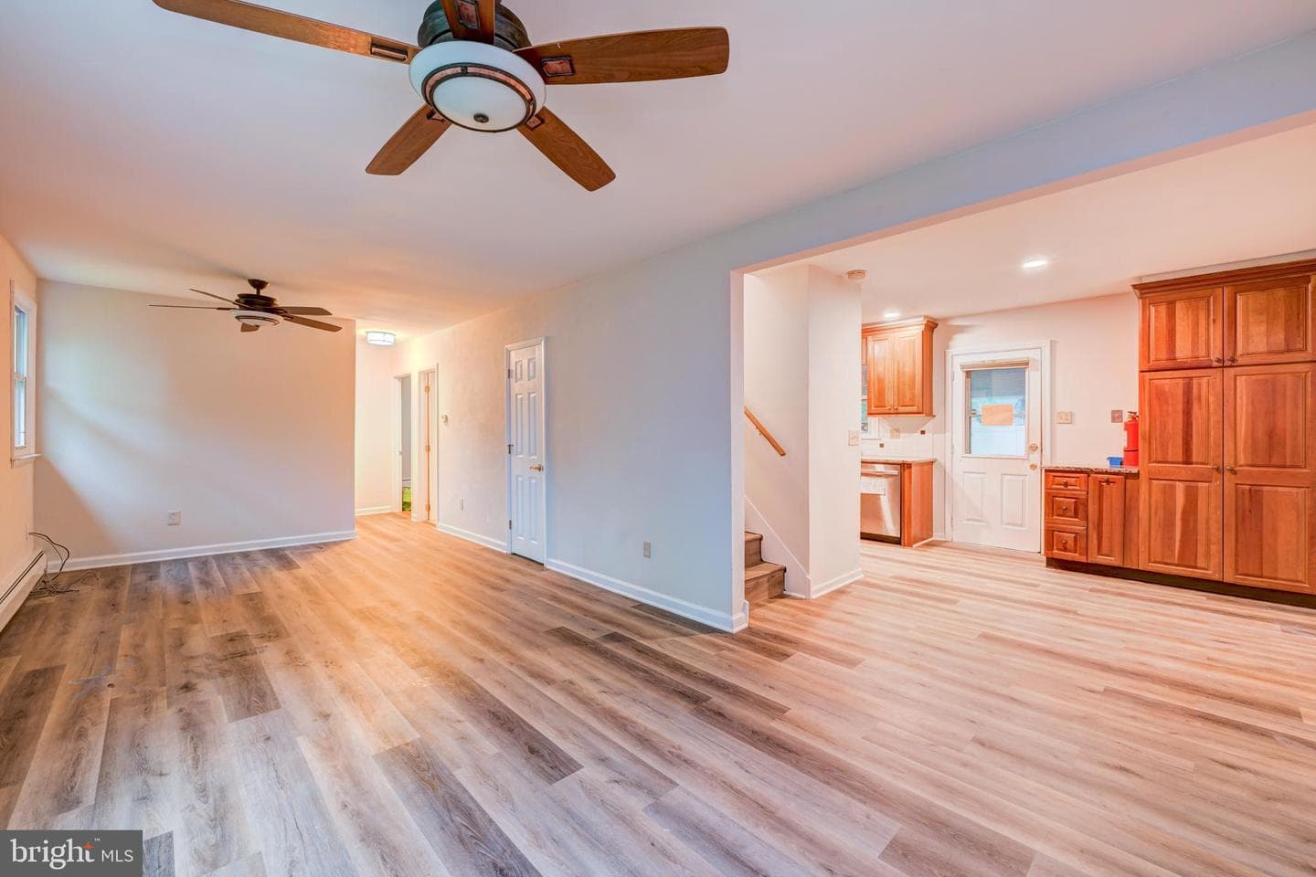 402 Larchwood Ave photo 3