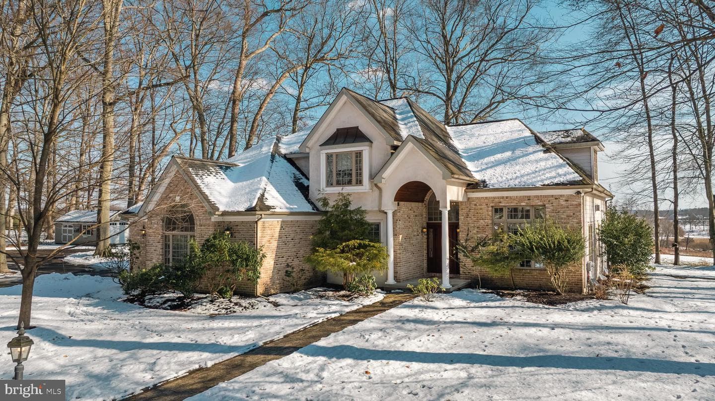 137 Wells Road photo 2
