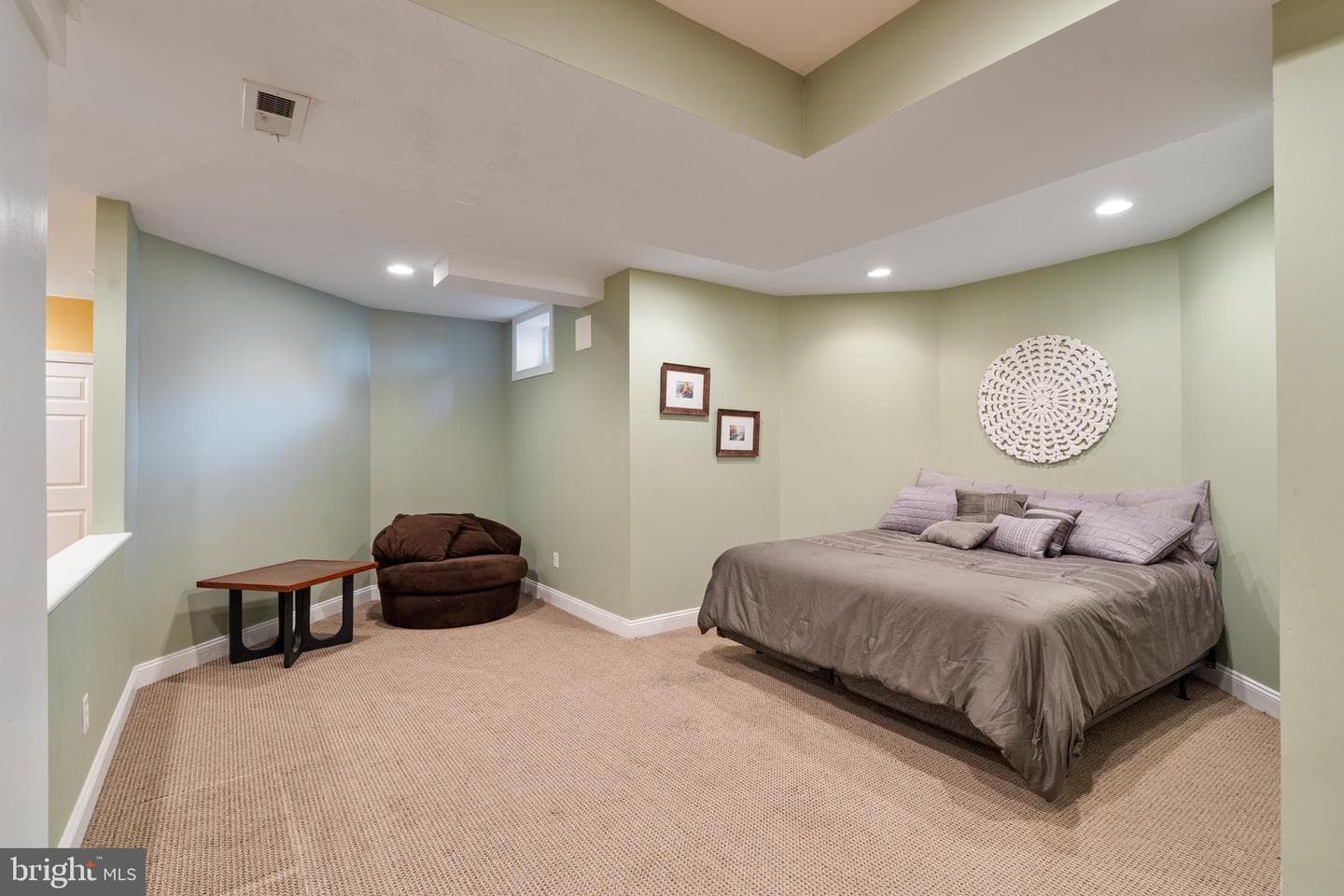 100 E Holland Road photo 39