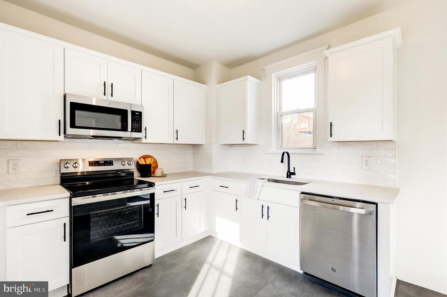 7301 N Radcliffe Street photo 13