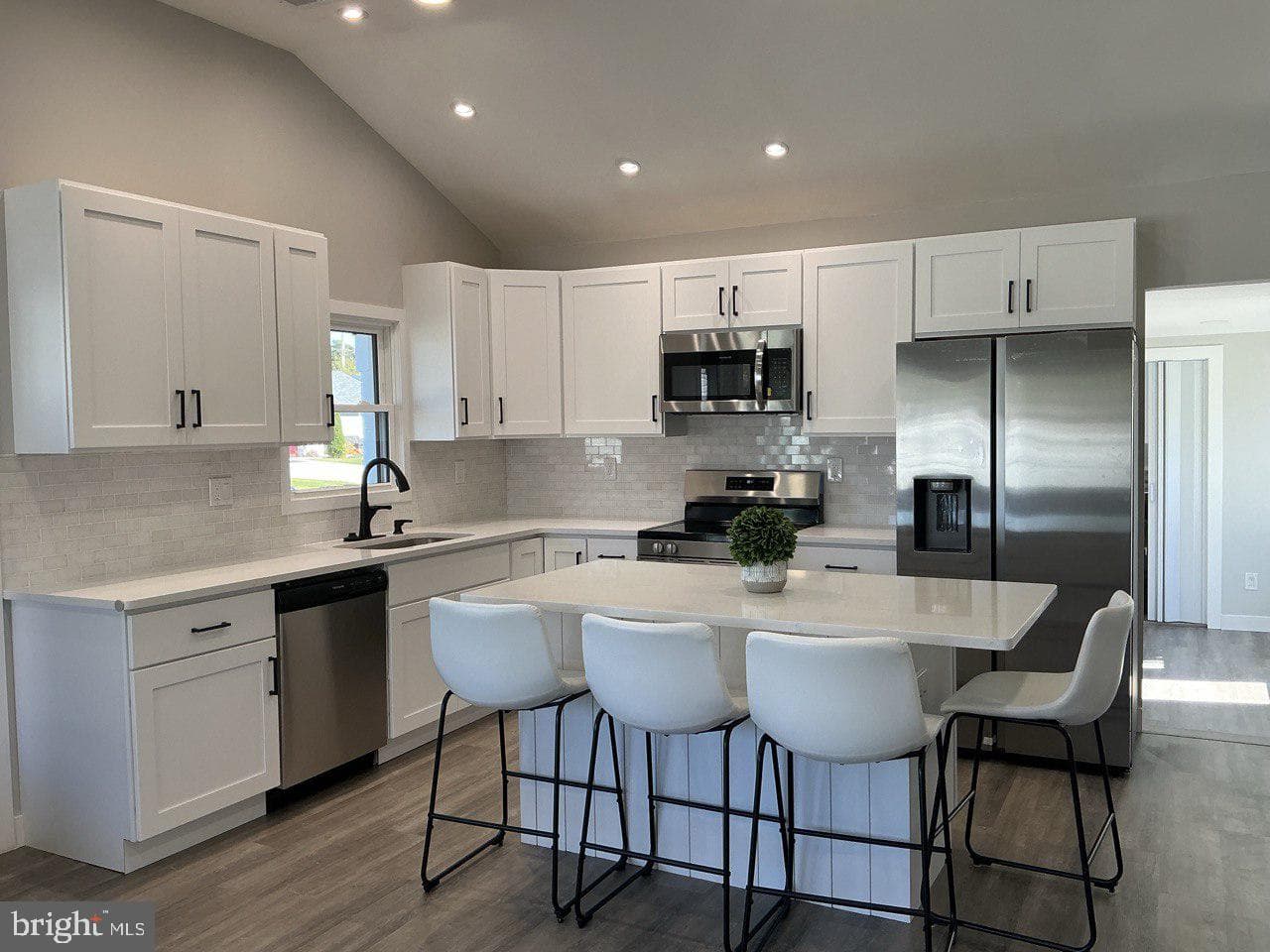 702 Beaumont Road photo 12