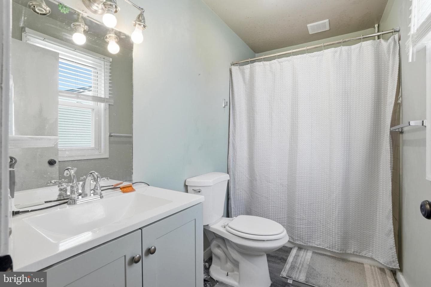 87 W Park Avenue photo 20