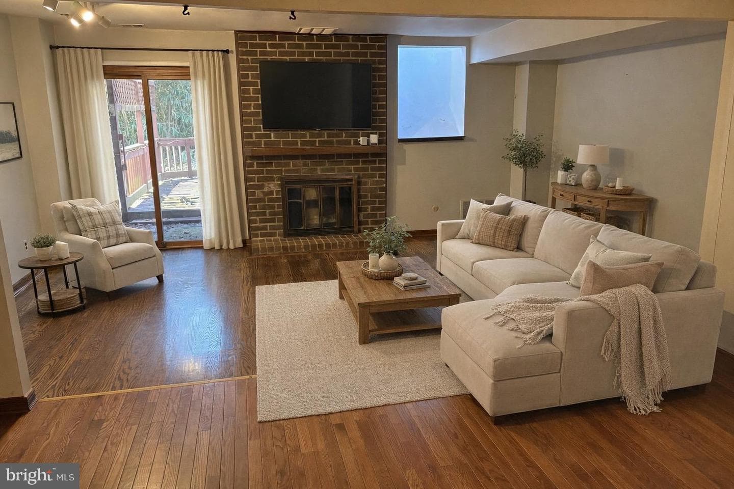 1706 Julie Court photo 3