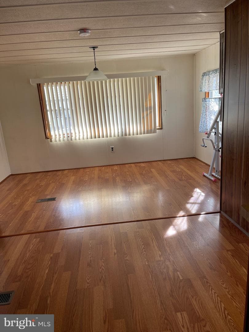 3598 Iris Avenue photo 3