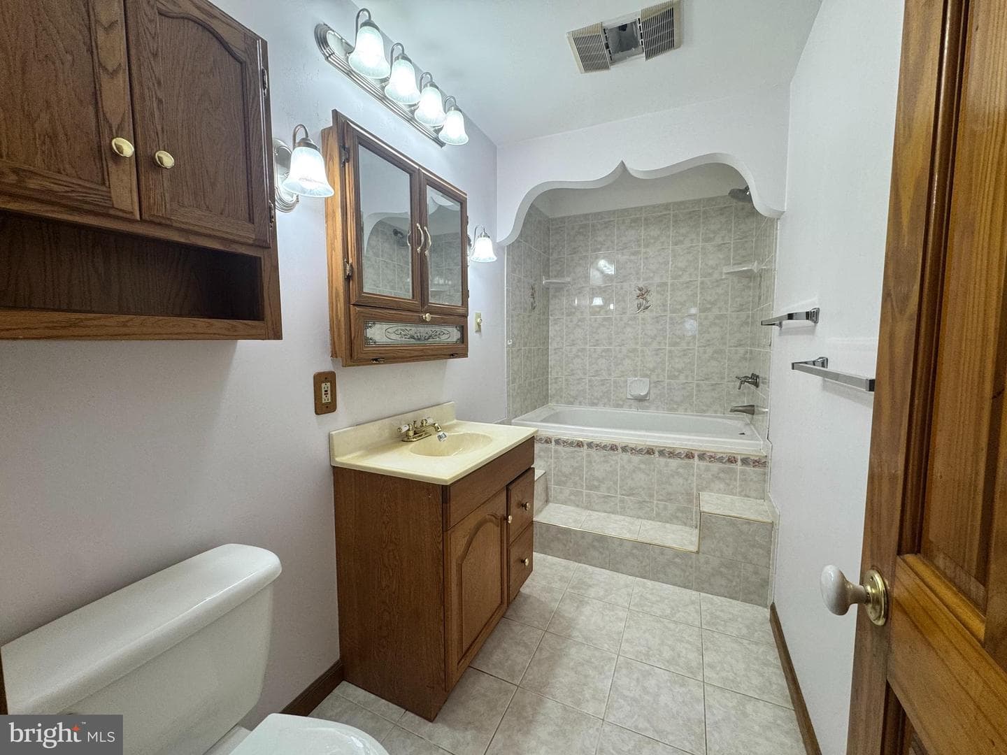 581 Rosemar Drive photo 10